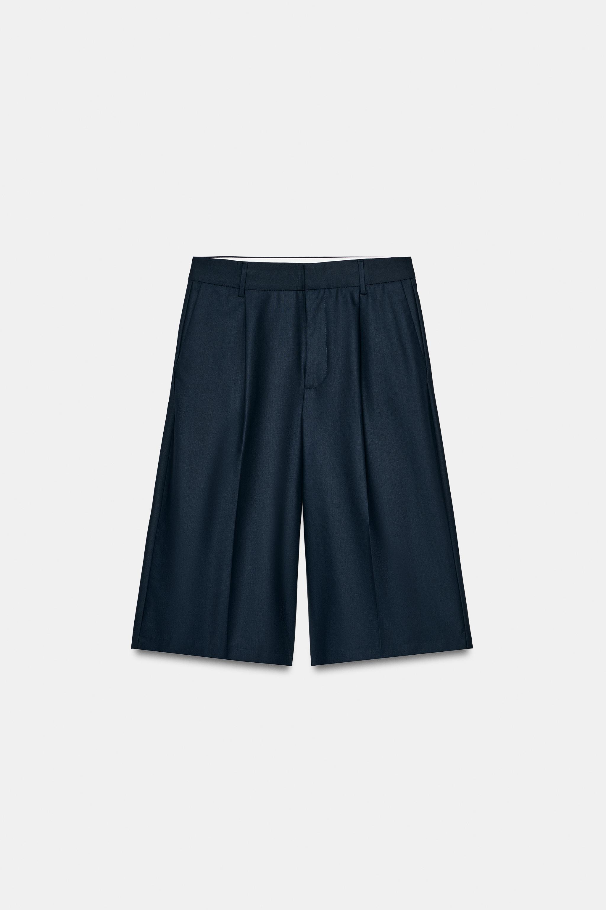 SHORT DROIT À PLIS